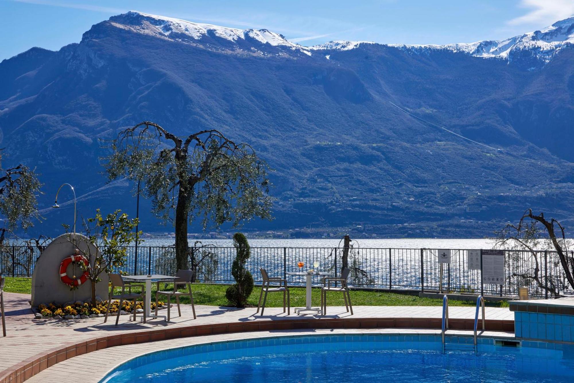 Hotel Atilius - Adults Only Лимоне-суль-Гарда Экстерьер фото