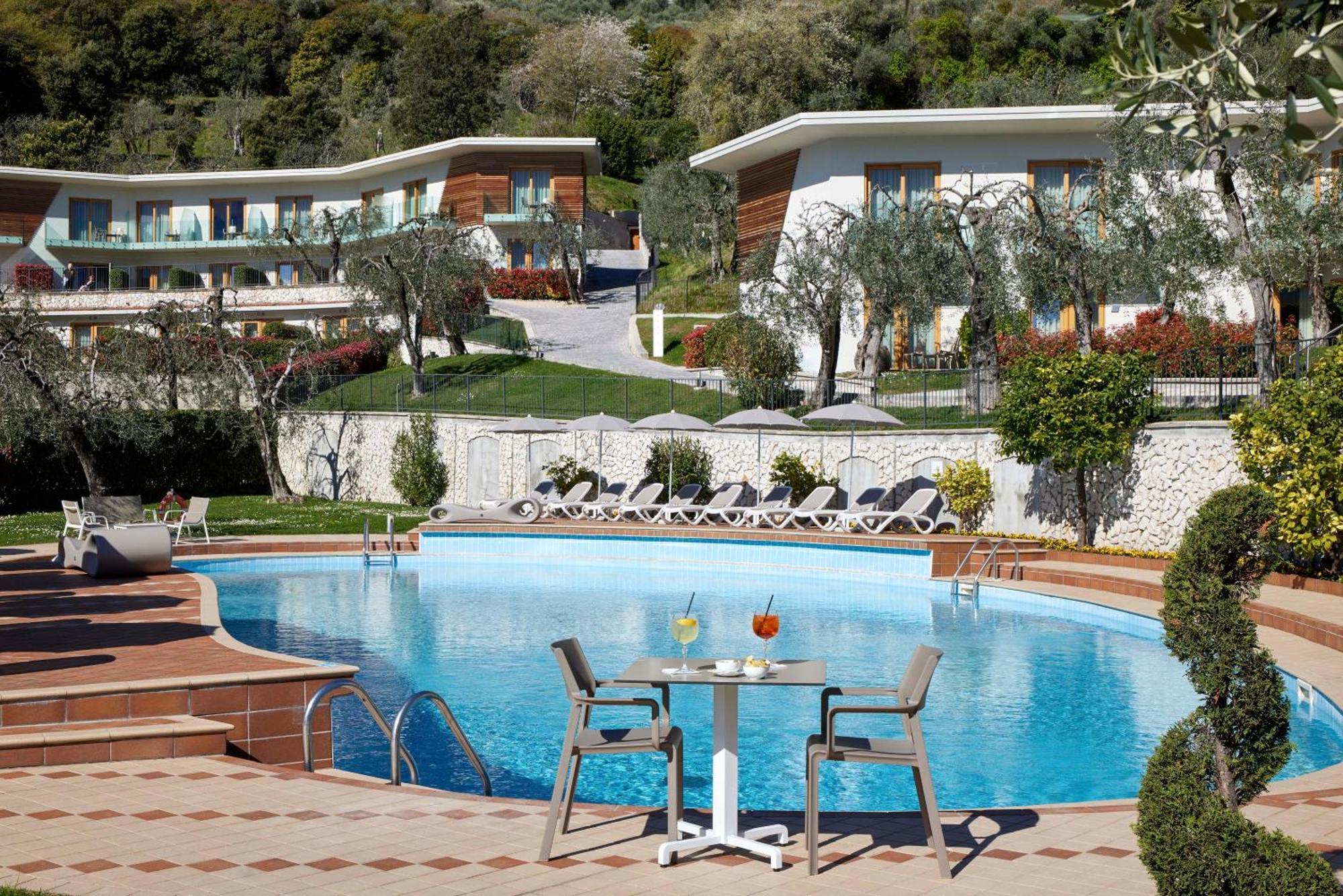 Hotel Atilius - Adults Only Лимоне-суль-Гарда Экстерьер фото