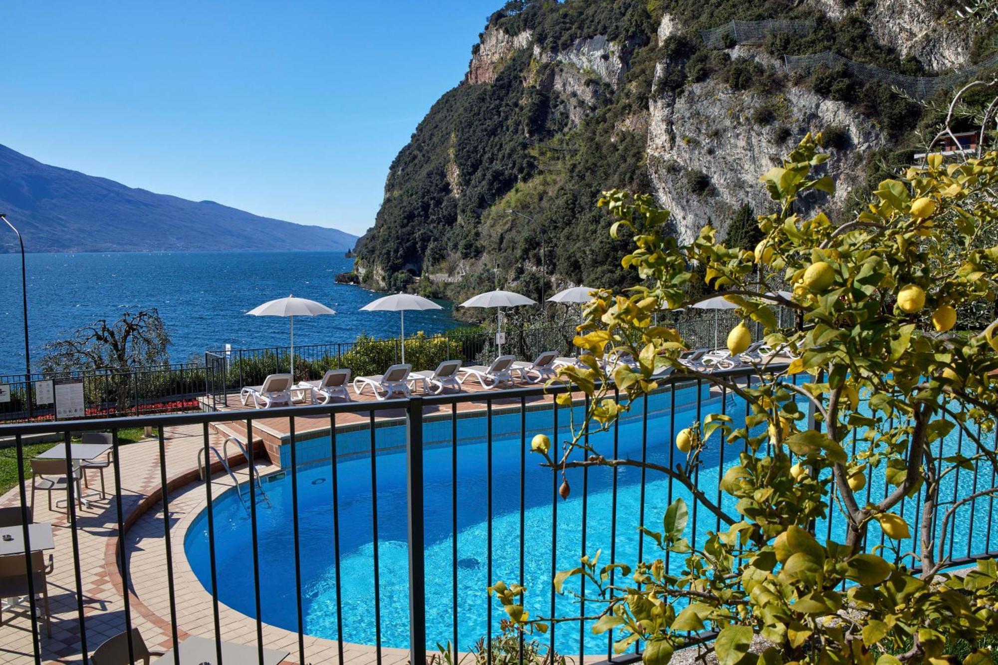 Hotel Atilius - Adults Only Лимоне-суль-Гарда Экстерьер фото