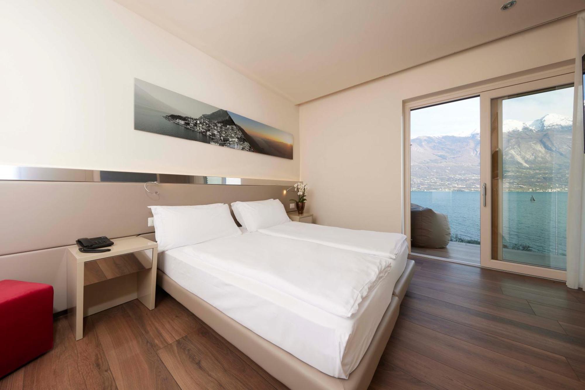 Hotel Atilius - Adults Only Лимоне-суль-Гарда Номер фото