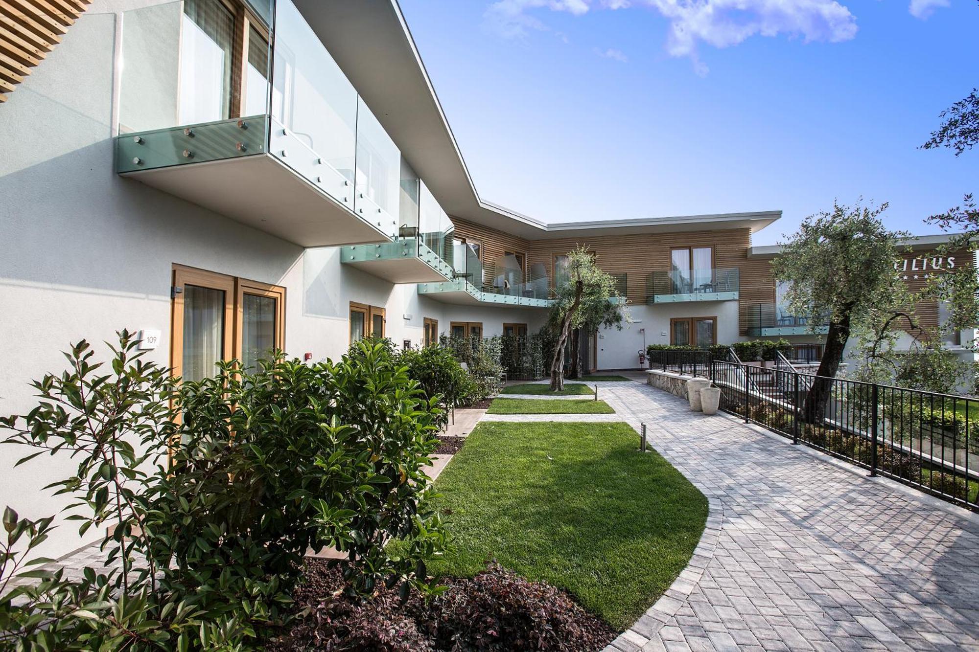 Hotel Atilius - Adults Only Лимоне-суль-Гарда Экстерьер фото