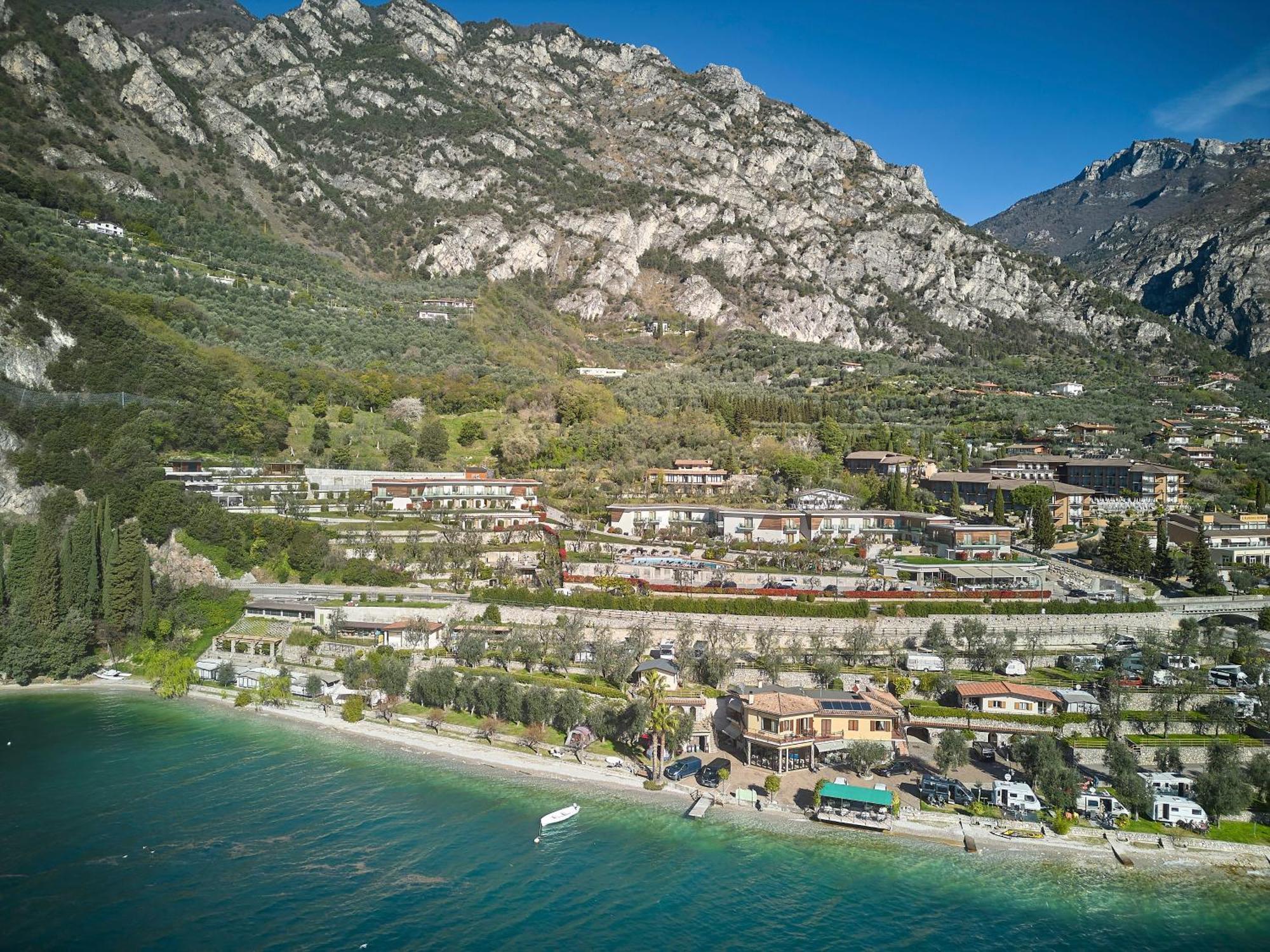 Hotel Atilius - Adults Only Лимоне-суль-Гарда Экстерьер фото